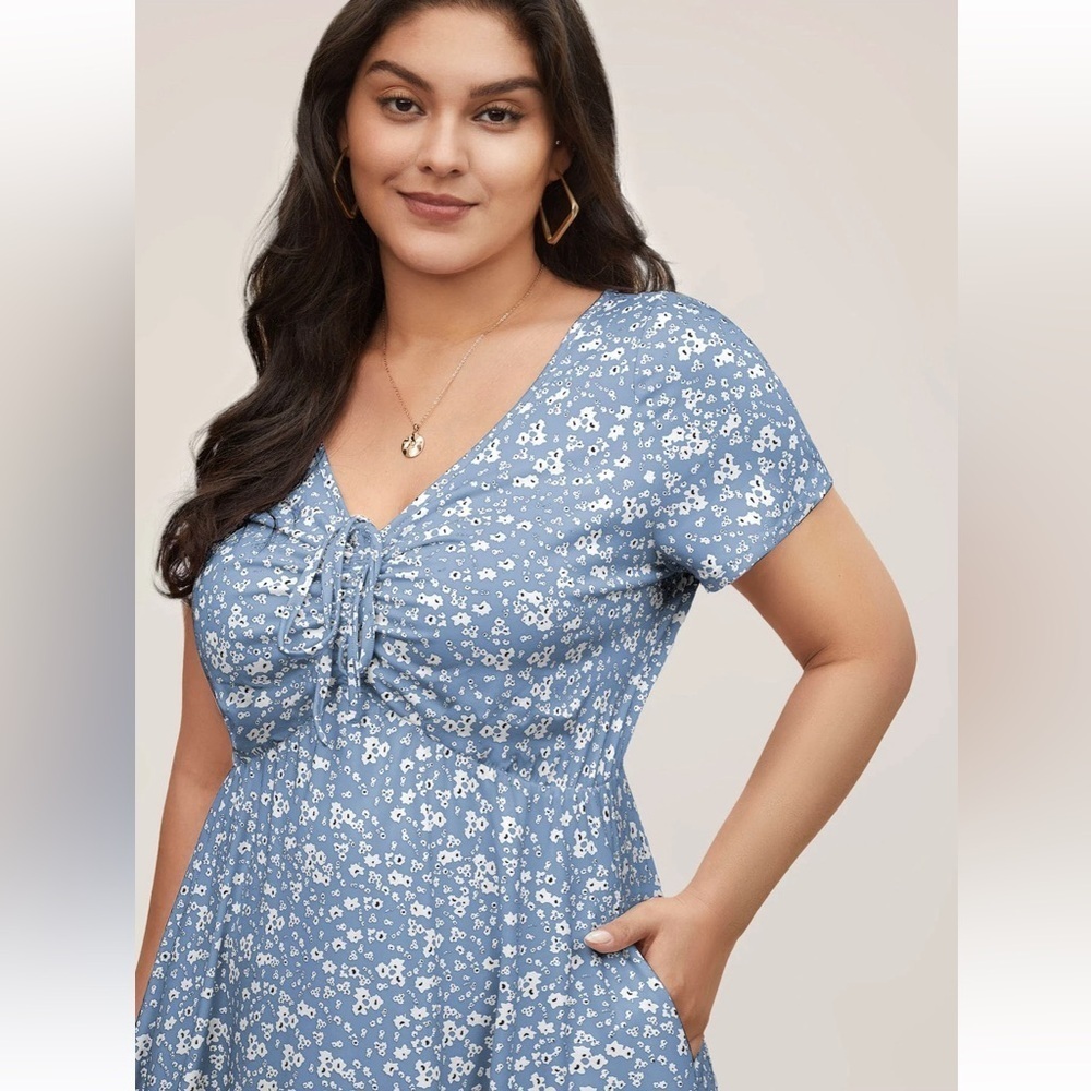 BloomChic Blue Floral Midi Dress - Picture 4 of 5